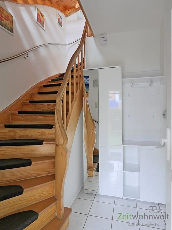 Garderobe im Eingang unten