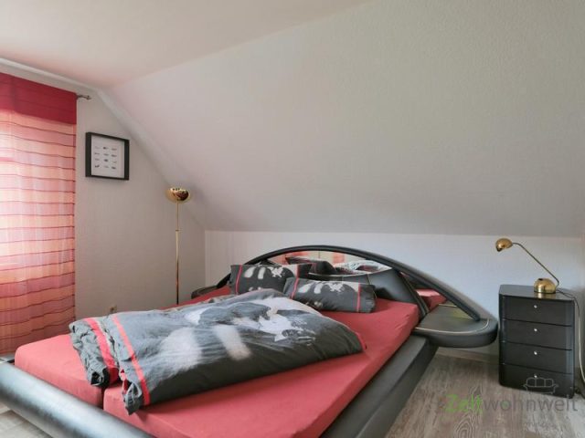 breites Bett