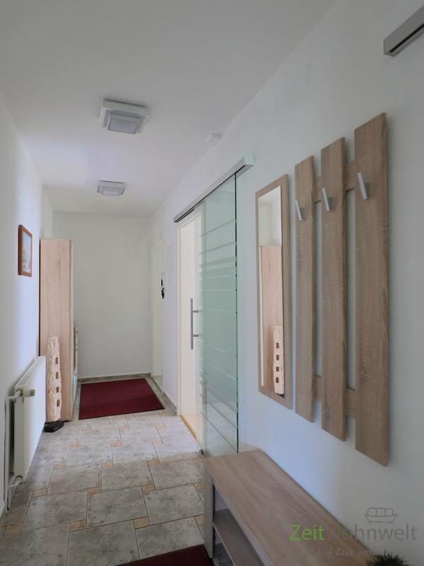 großer Wohnungsflur