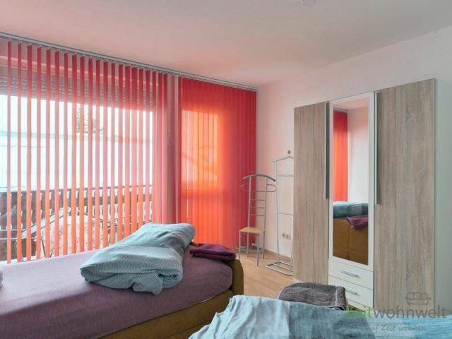 Kleiderschrank am Balkonausgang