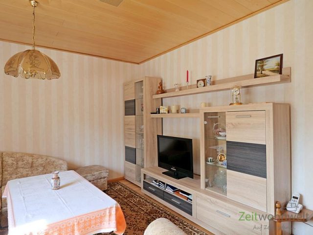 Schrankwand und TV