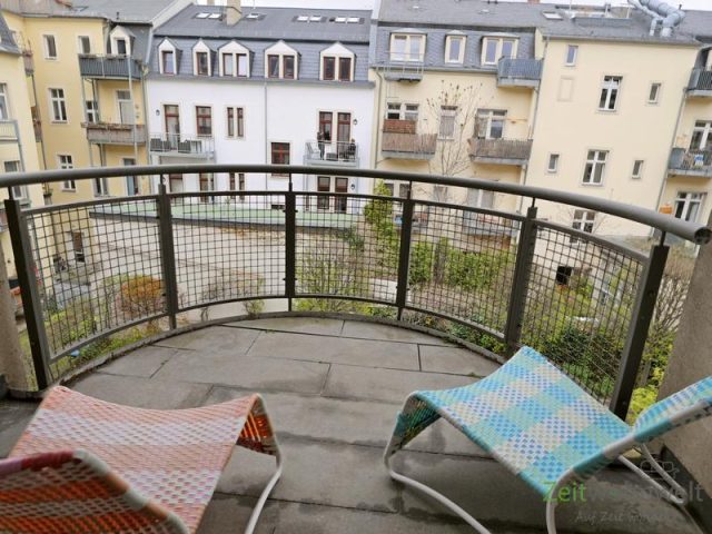 Balkon zum grünen Innenhof