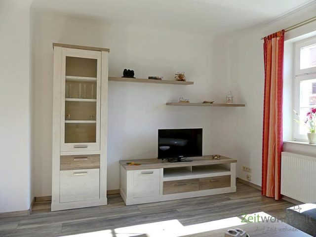 Schrankwand und TV