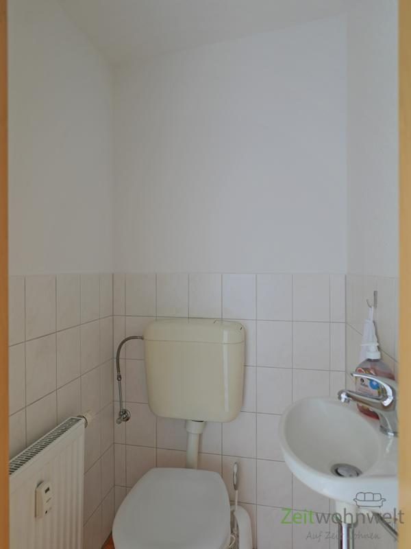 separates WC