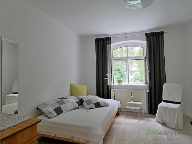 Schlafzimmer zum Garten