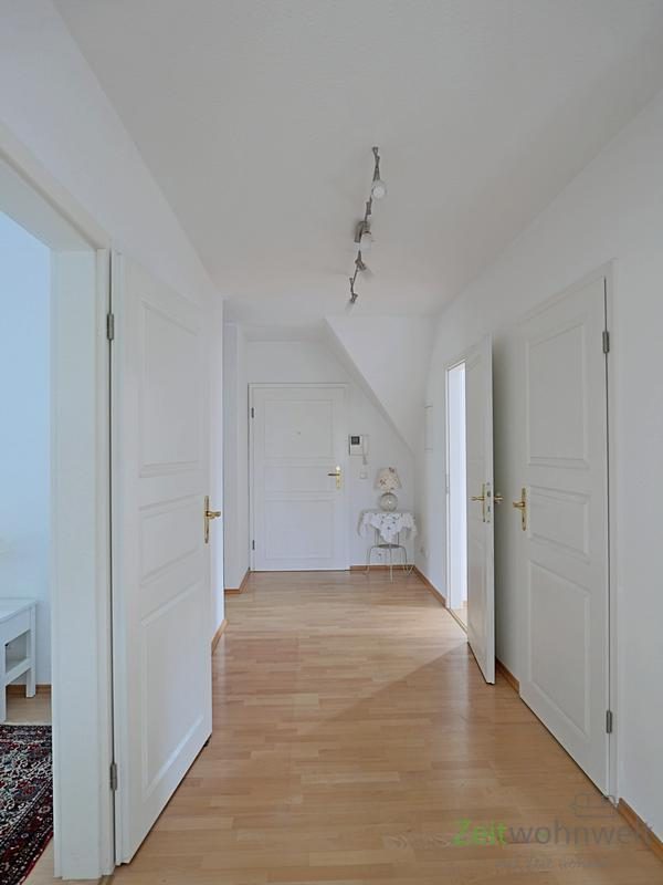 großer Wohnungsflur