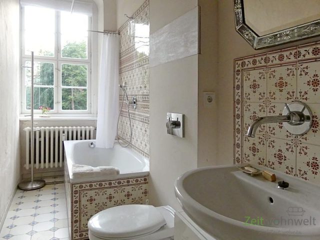 Bad mit Wanne