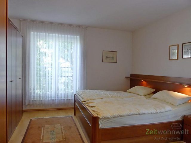 Schlafzimmer mit Doppelbett