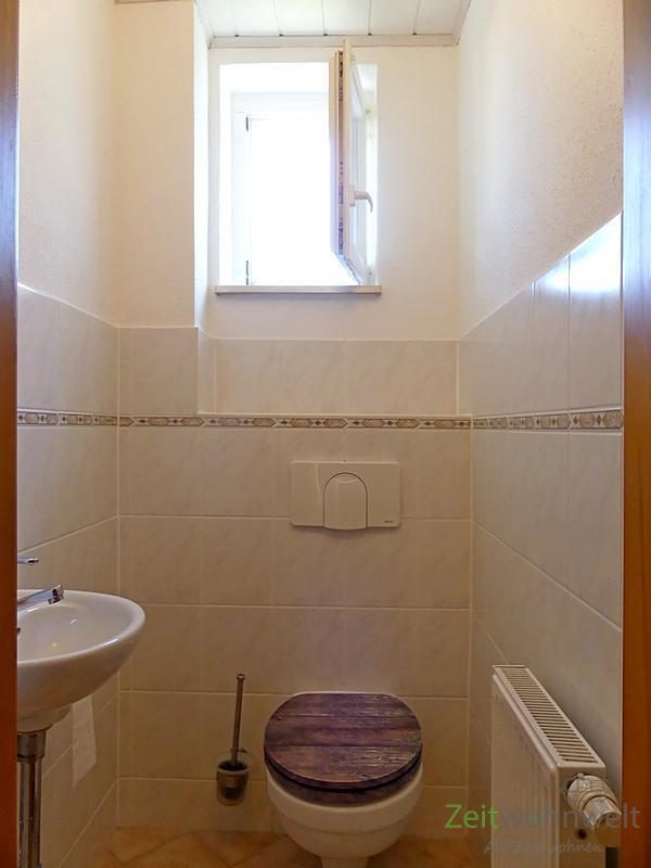separates WC