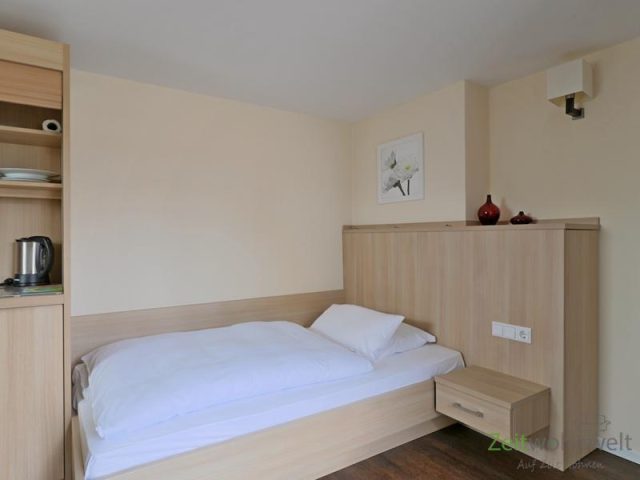 Blick zum Bett