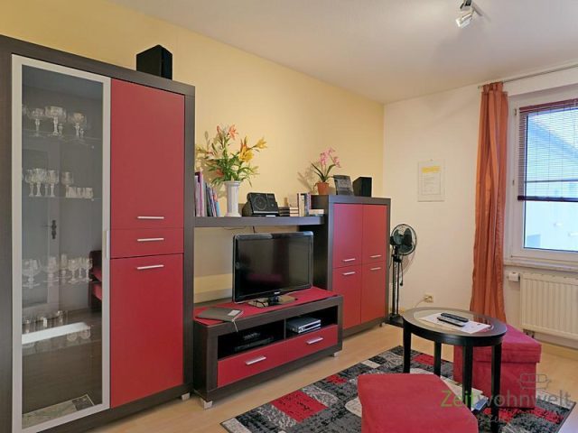 Schrankwand und TV