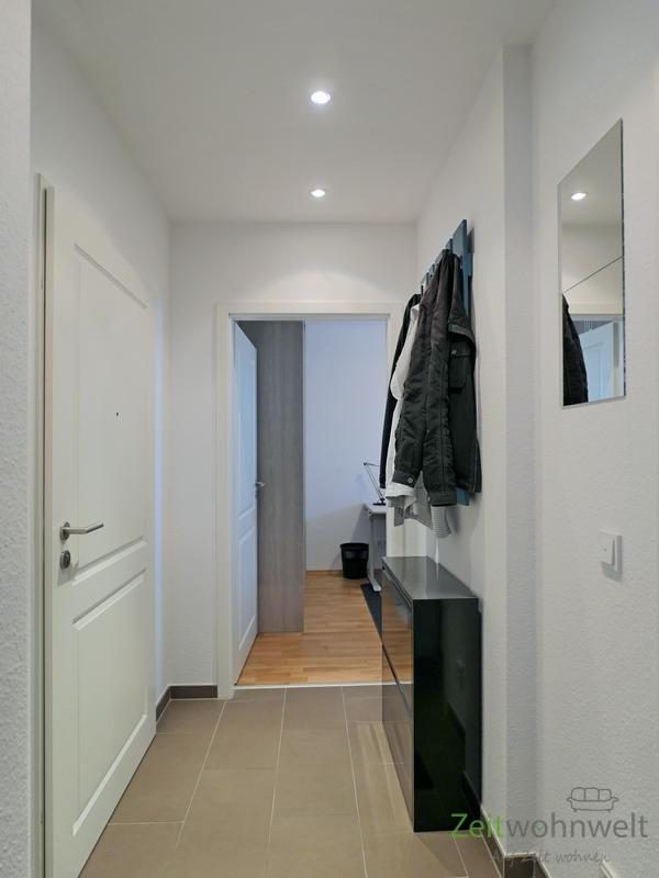 Wohnungsflur mit Garderobe