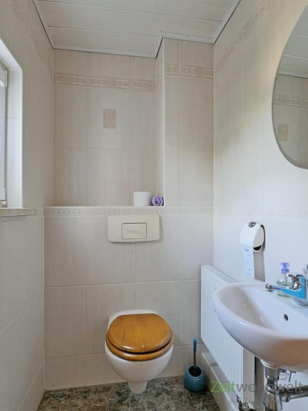 separates WC