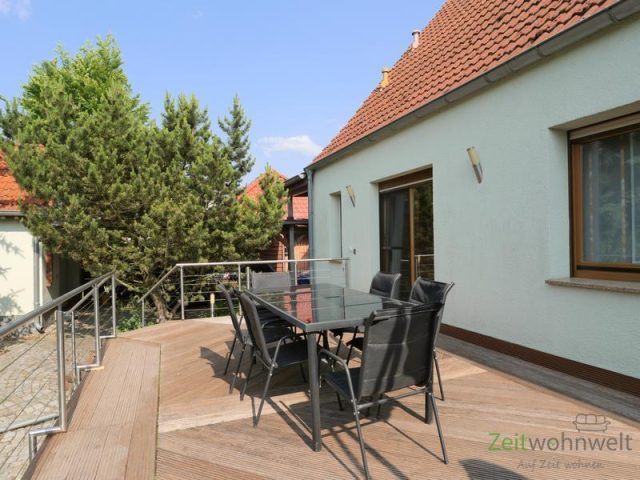 große Terrasse am Haus