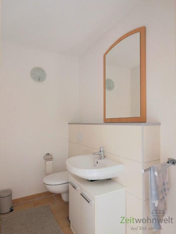 separates WC