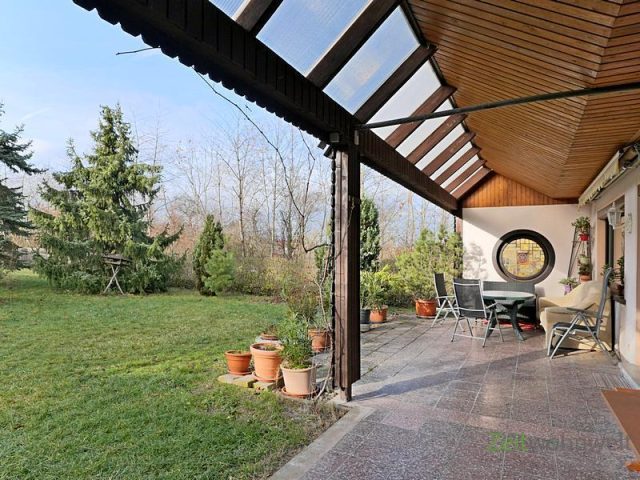 überdachte Terrasse