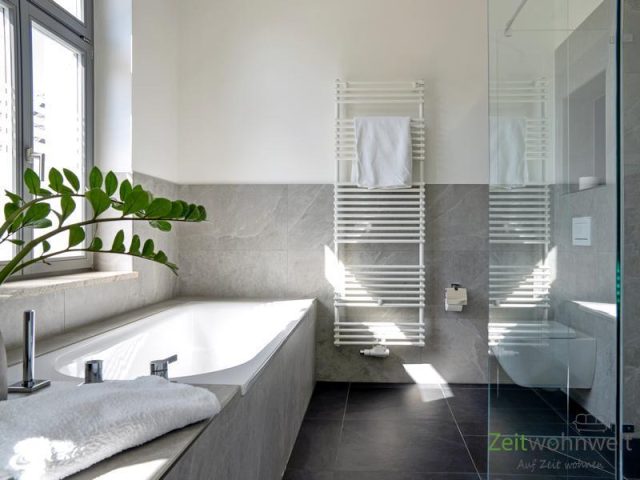 Wanne im großen Bad