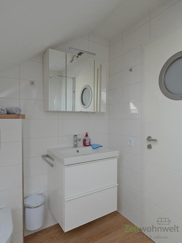 WC und Waschtisch
