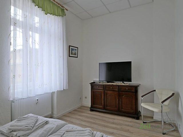TV in kleinen Schlafzimmer