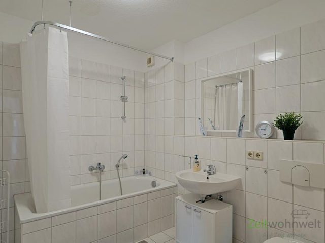 Bad mit Wanne