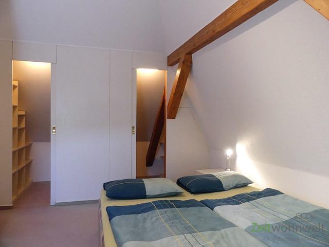 Schlafzimmer mit begehbarem Kleiderschrank
