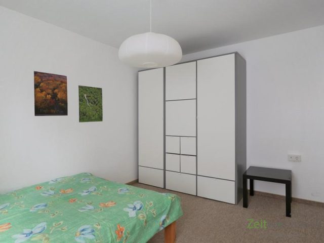 großer Kleiderschrank
