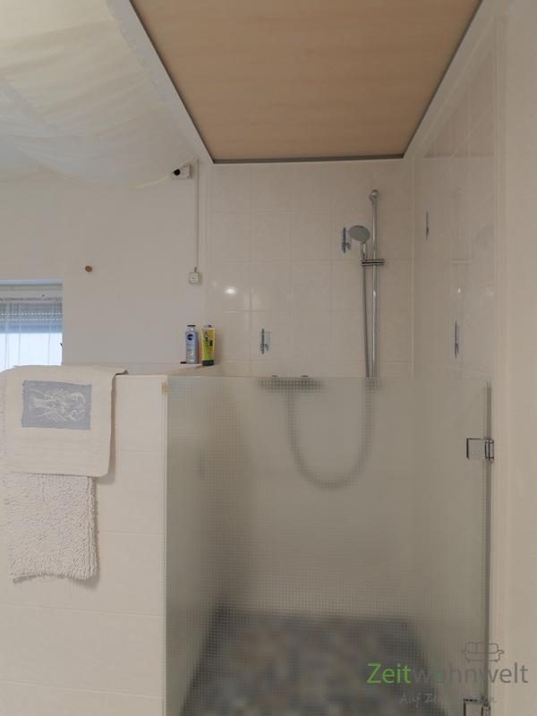 Dusche im Bad