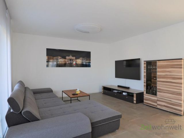 XL-Wohnlandschaft mit TV