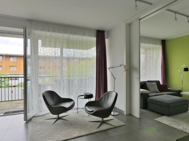 Sitzecke vor dem Balkon