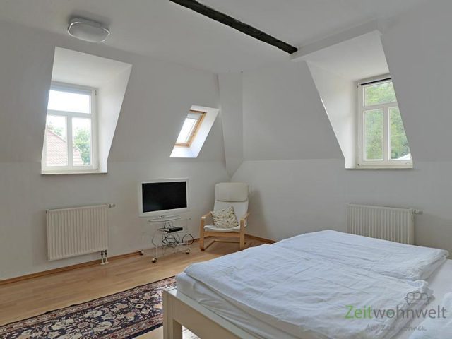 TV im linken Schlafzimmer
