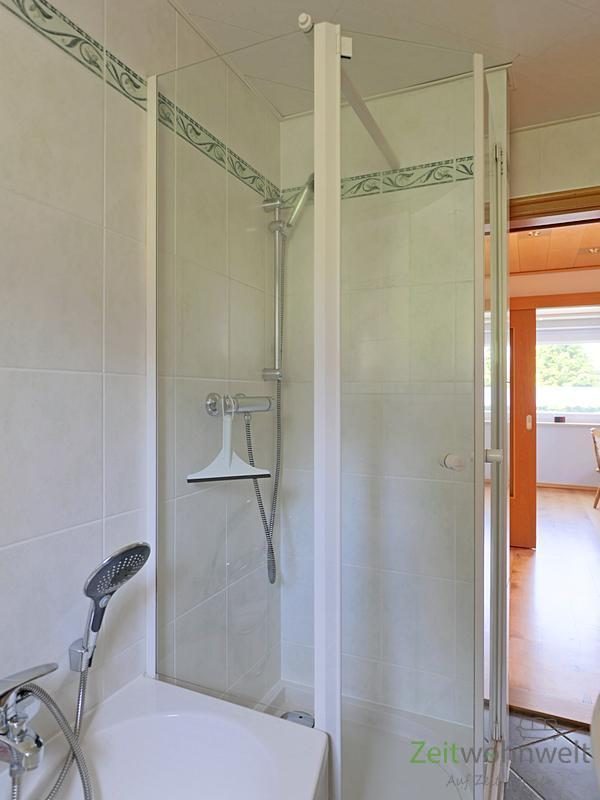 Dusche im Bad