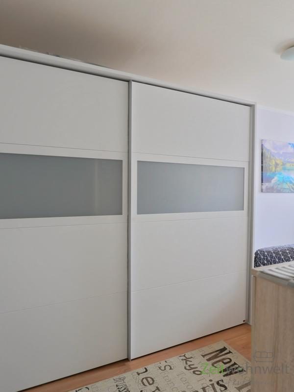 großer Schlafzimmerschrank