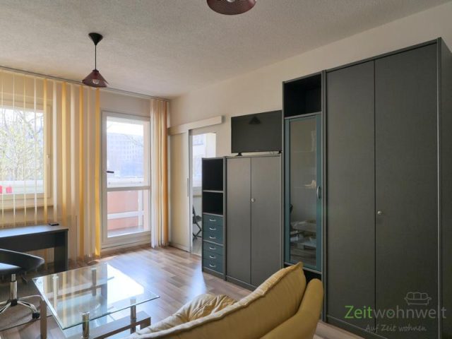 TV auf dem Schrank