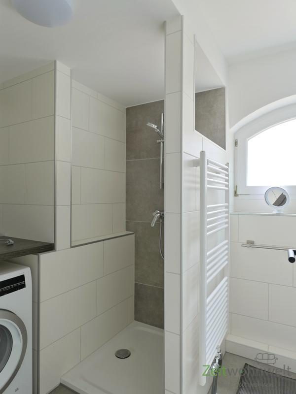 Dusche und Waschmaschine