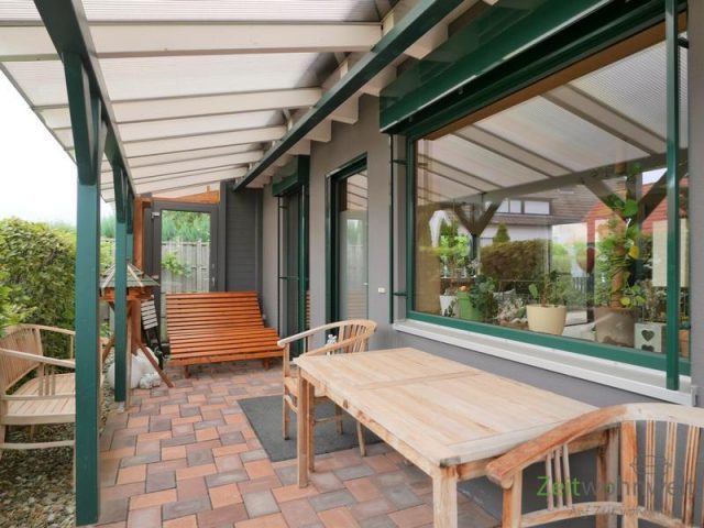 Eingang mit überdachter Terrasse