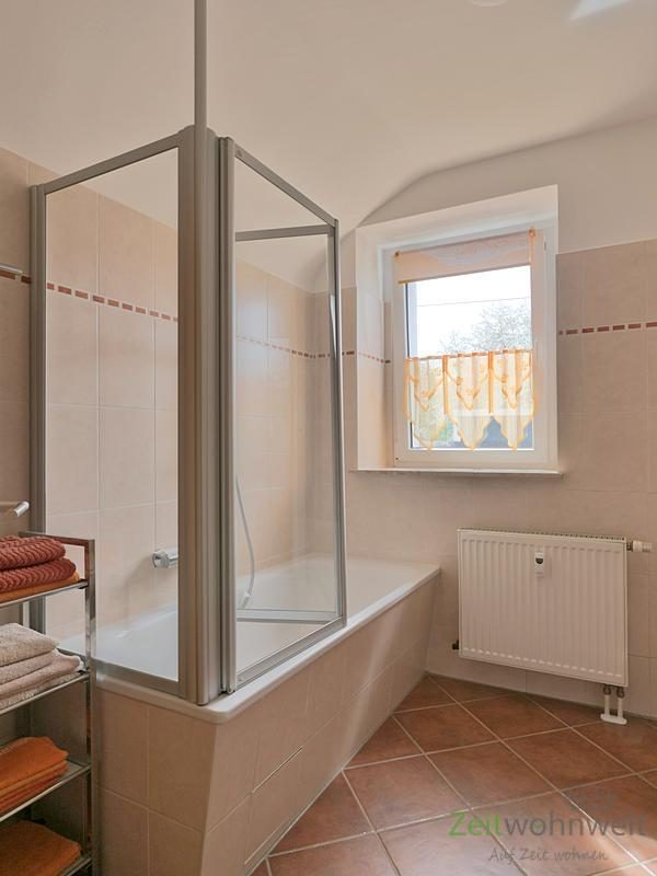 Wanne mit Duschabtrennung