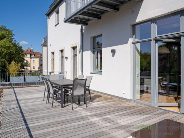 großer Balkon
