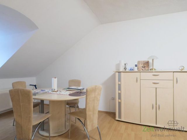 Esstisch und Sideboard