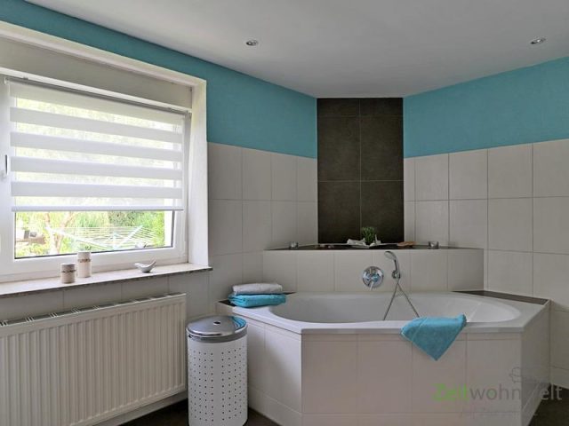große Eckbadewanne