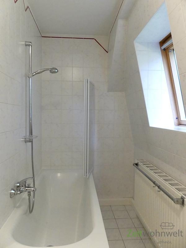 Wanne mit Duschwand