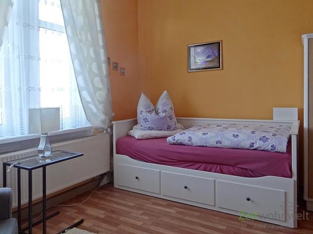 Blick zum Auszieh-Bett