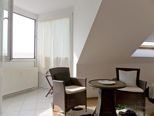 Sitzecke vor dem Fenster