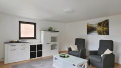 Roringen, neu renovierte und neu möblierte Wohnung mit PKW-Stellplatz in ruhiger Wohnlage