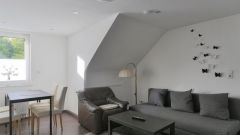 Niederzwehren, neu möblierte preiswerte 2-Zimmer-Wohnung mit Garten-Sitzecke