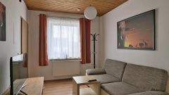 Schkopau, möbliertes 1,5-Zimmer-Apartment für Wochenendheimfahrer im OT Lochau, PKW-Stellplatz