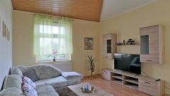 Crossen, ruhiges Wohnhaus mit Garten, neu renovierte und neu möblierte 2-Zimmer-Wohnung, WLAN