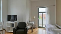 Blasewitz, möblierte 2-Zimmer-Wohnung mit sonnigem Balkon, Dusche, Wanne und PKW-Stellplatz