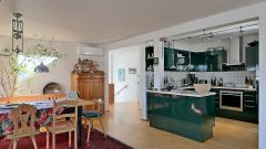 Süd, zentrumsnahe möblierte 3-Zimmer-Wohnung mit Balkon, Klimaanlage, Stellplatz, Reinigungsservice