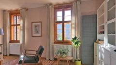 Scheiditz, geschmackvoll möblierte 2-Zimmer-Wohnung mit Balkon in historischem Bauernhaus