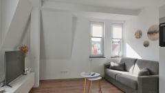 Innenstadt, großzügige möblierte Wohnung mit Balkon, Grundreinigung und PKW-Stellplatz inkl.